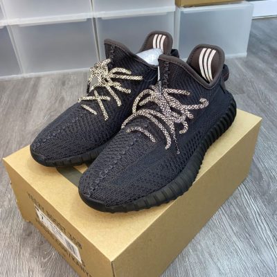 Yeezy 350 v2 black static